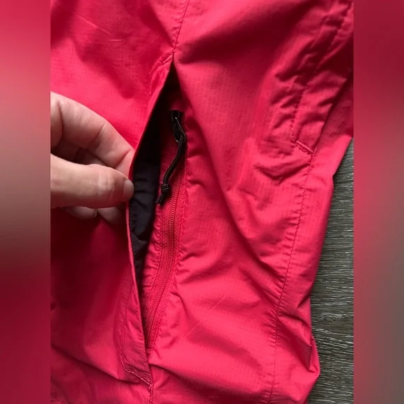 The North Face HyVent 2.5L Jacket, Women’s Size XS, Pink - Picture 5 of 6